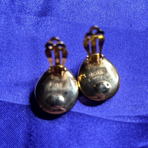 S.A.L Signed VTG Set of Rhinestone and Gold Tone Metal clip earrings. - Picture 6 of 7
